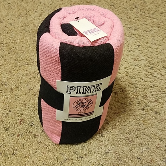VS PINK Beach Blanket NWT - Picture 2 of 4